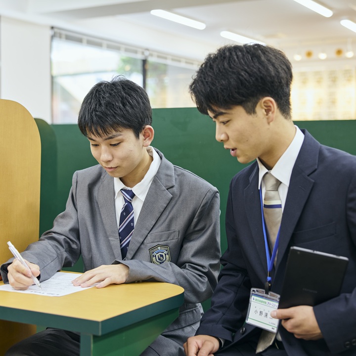 個別指導学院フリーステップ（学年別コース・通い方ガイド） 掲示