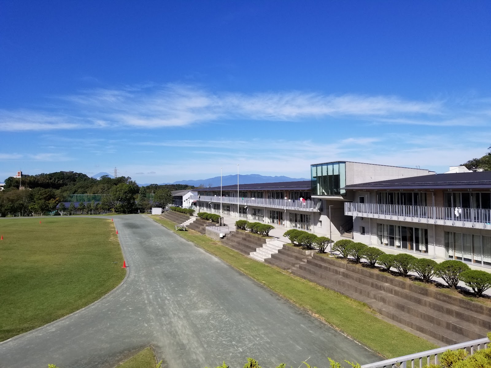 栄光学園中学校 2017年隈研吾監修の新校舎・11万㎡の広大なキャンパス