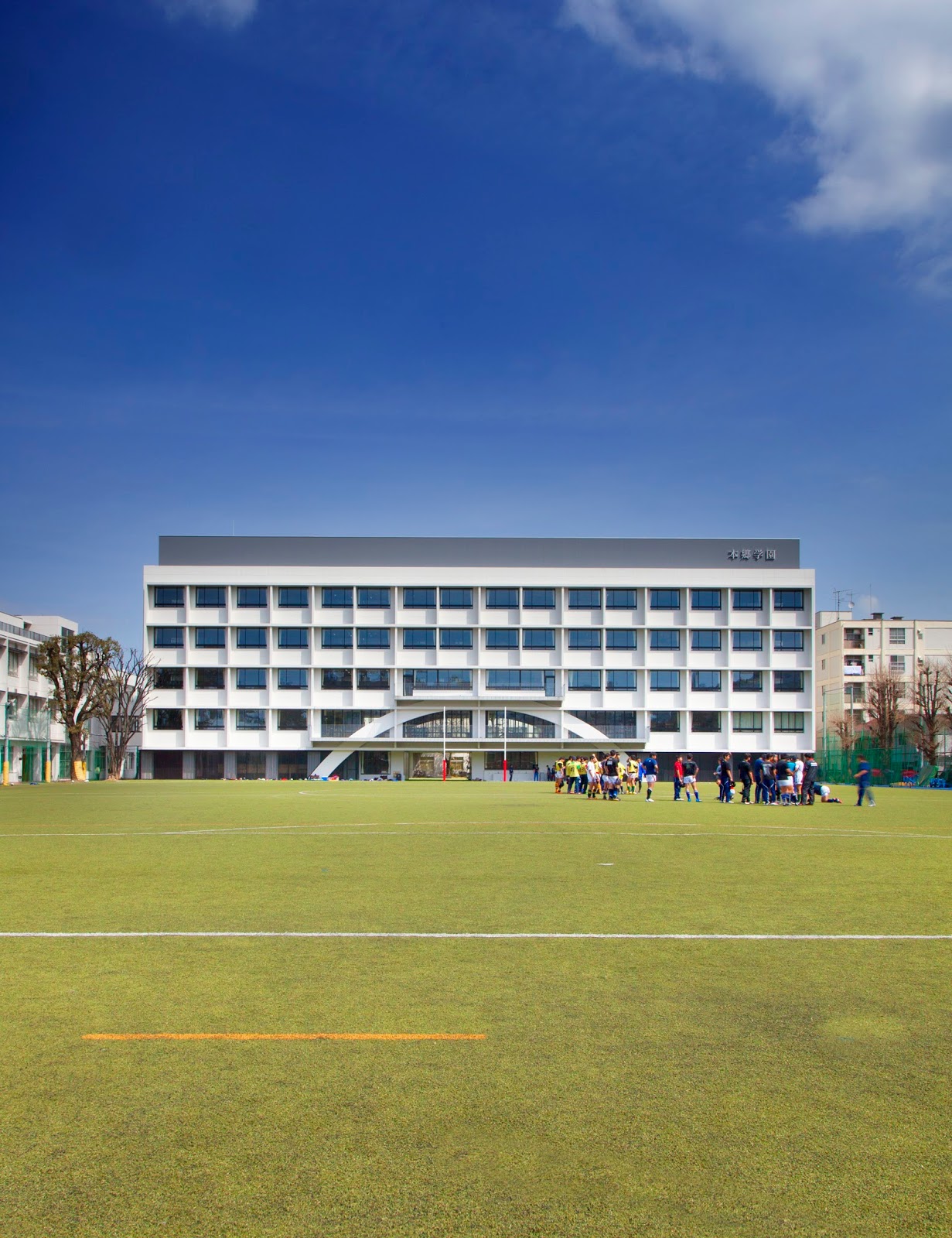 本郷中学校の校舎・キャンパス写真