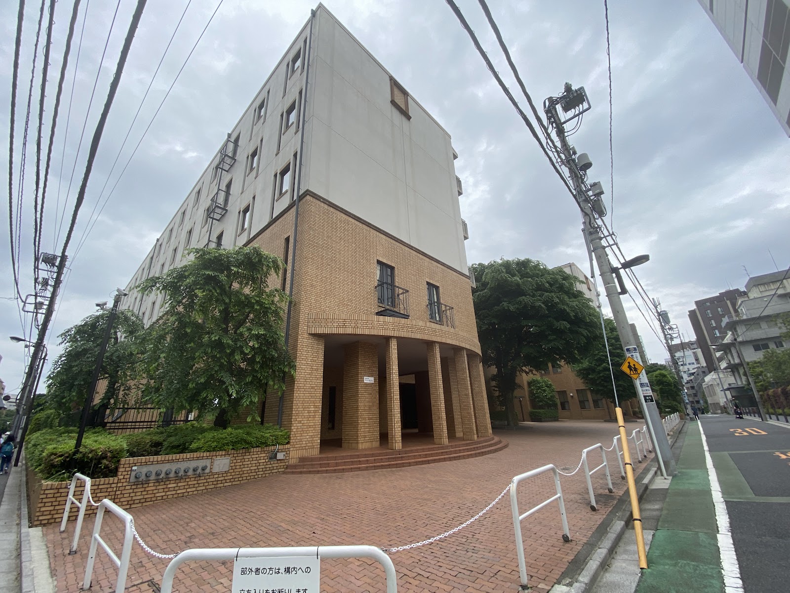女子学院中学校の校内・教育環境