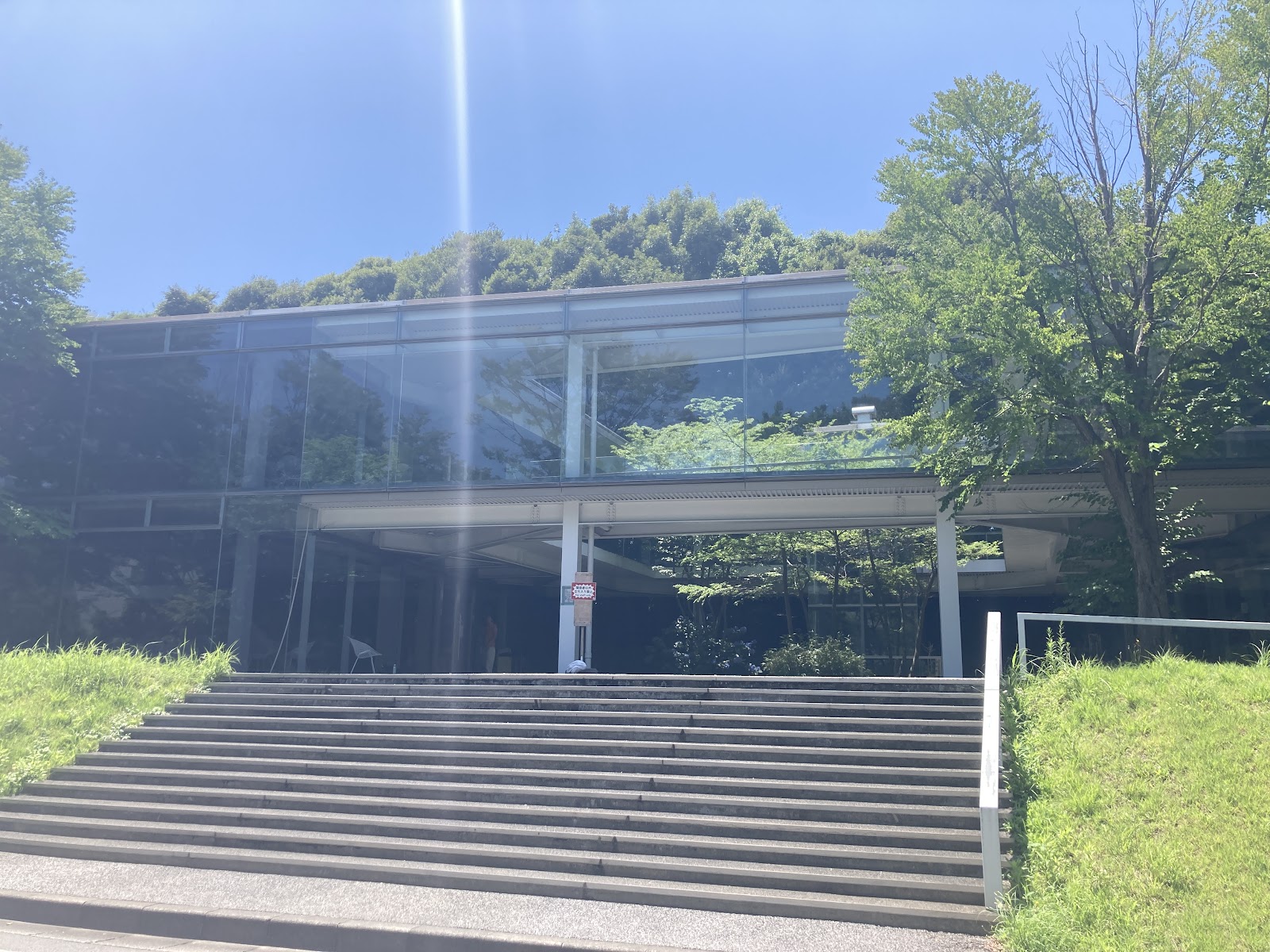 慶應義塾湘南藤沢中等部 「社会の良識が本校の校則」の自由な校風