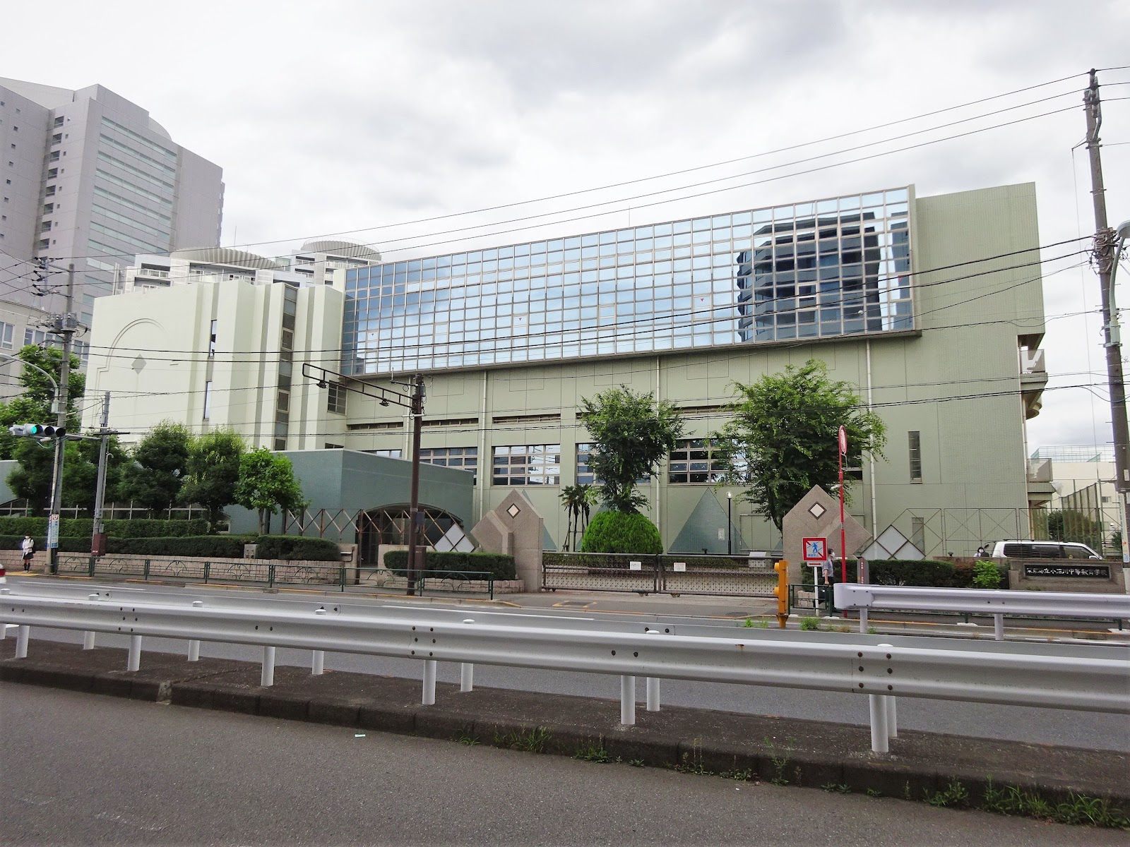 東京都立小石川中等教育学校の校舎・キャンパス写真