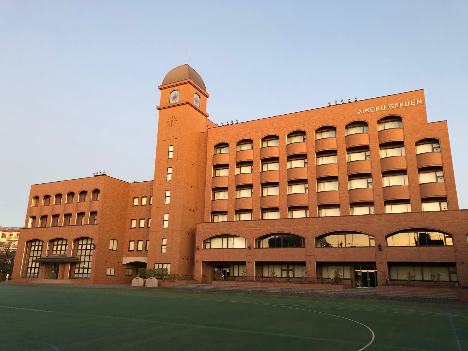 愛国中学校の施設・校内風景
