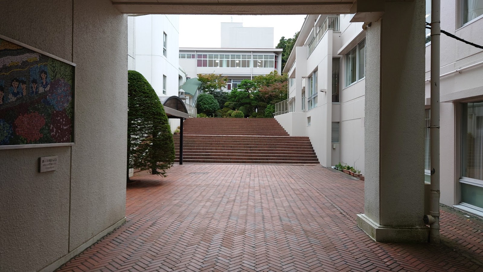 函嶺白百合学園中学校の学校生活・施設