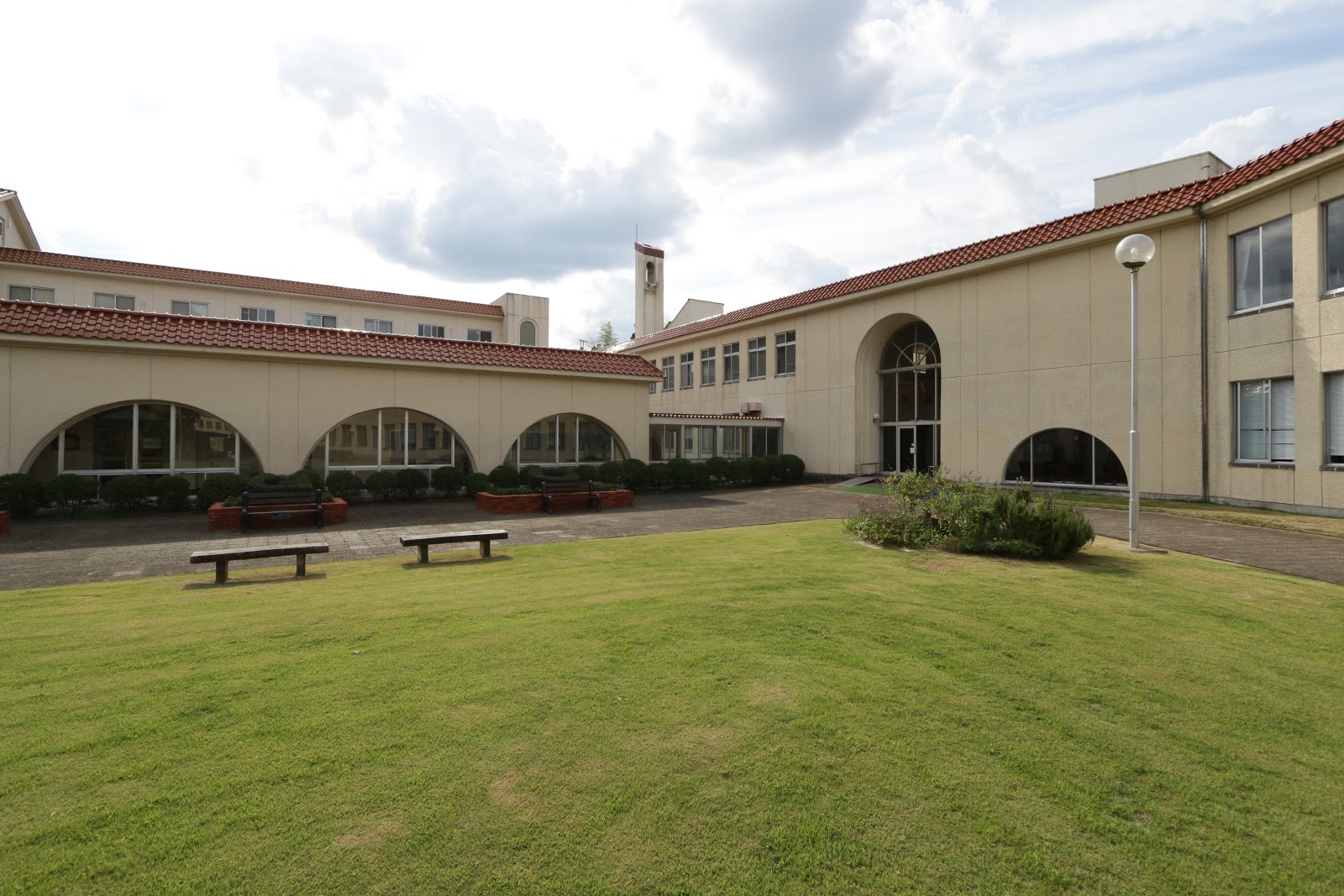 三育学院中学校の校内・教育環境