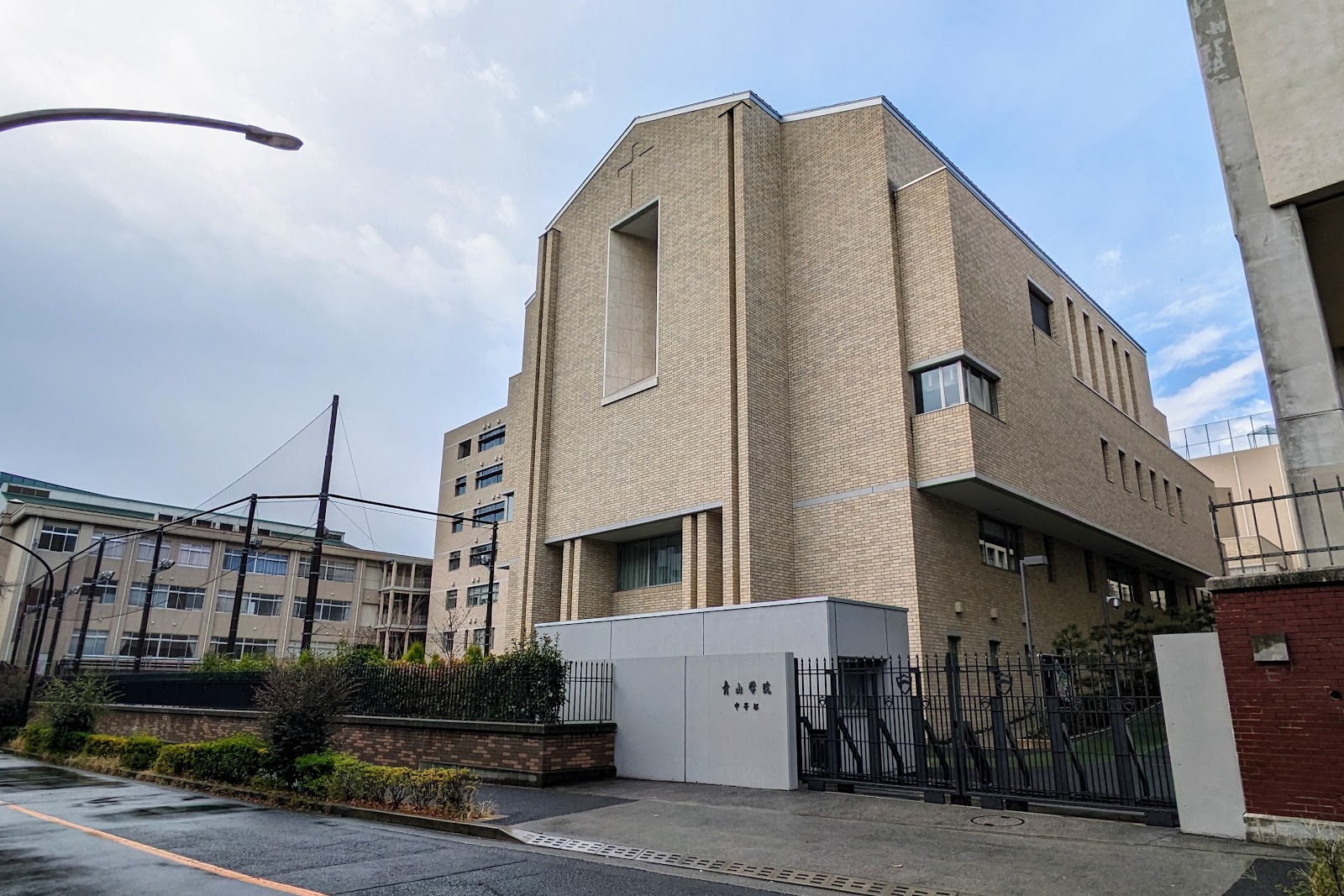 青山学院中等部の校内・教育環境