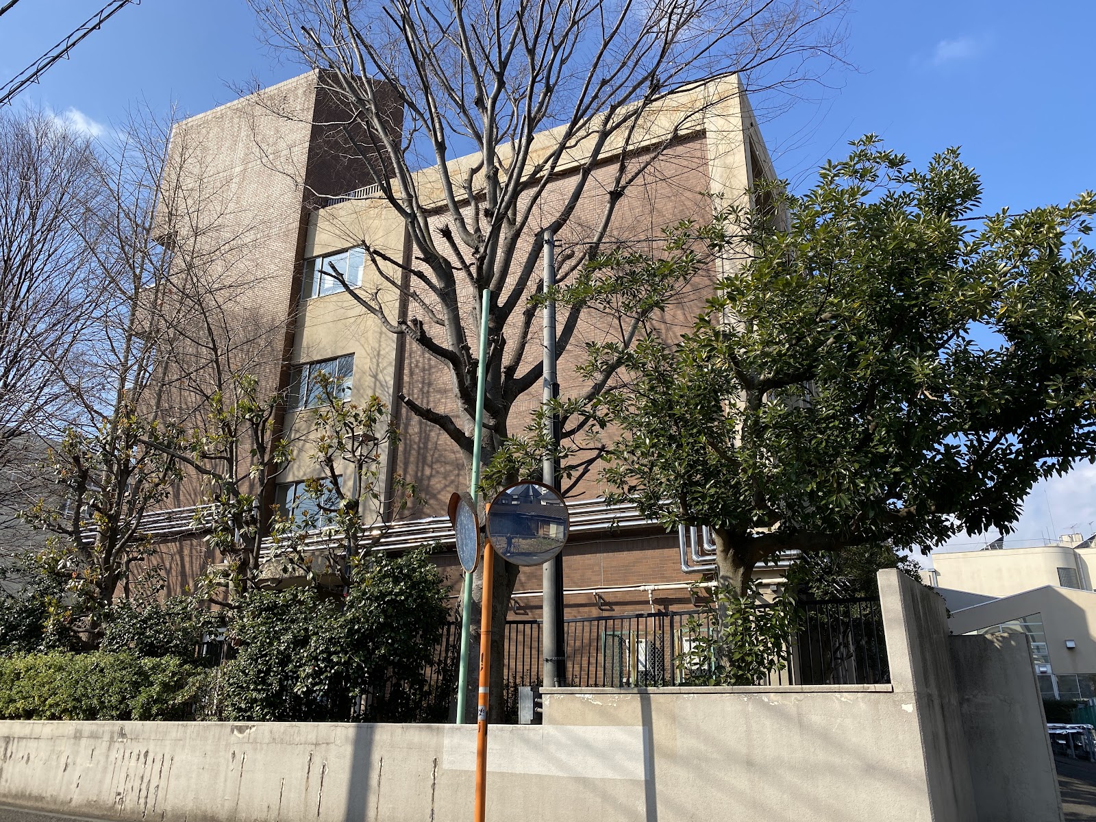 東京都立南多摩中等教育学校の周辺・アクセス