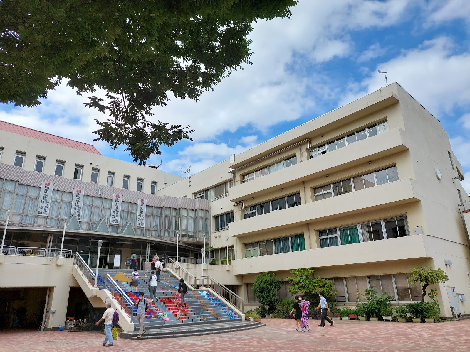 東京都立富士高等学校附属中学校の校内・教育環境