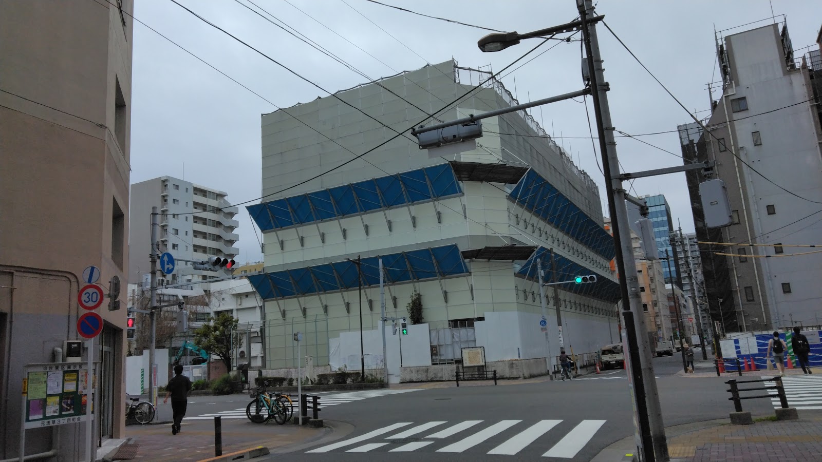 東京都立白鷗高等学校附属中学校の校内・教育環境