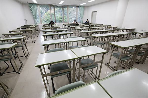 穎明館中学校の周辺・アクセス