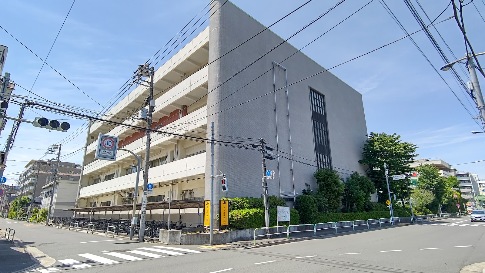 成立学園中学校の校内・教育環境