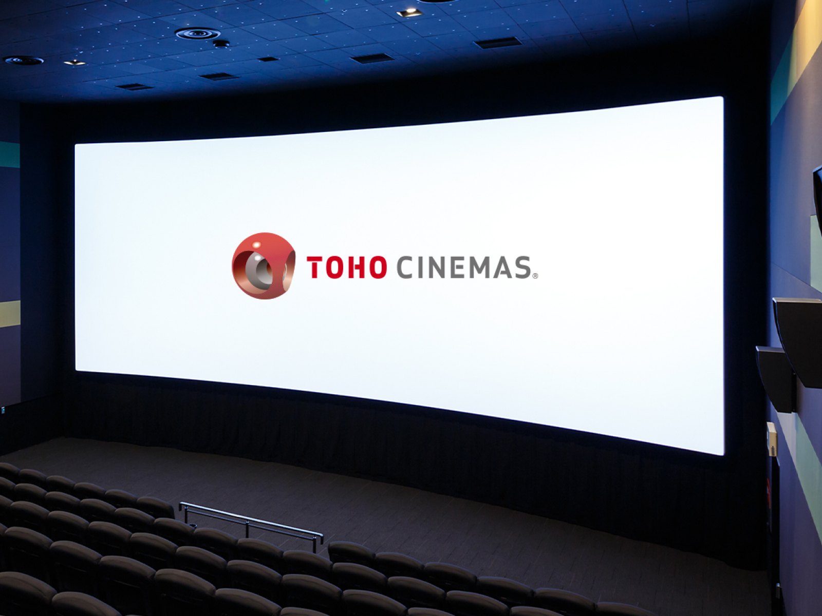 夏休みでにぎわう映画館
