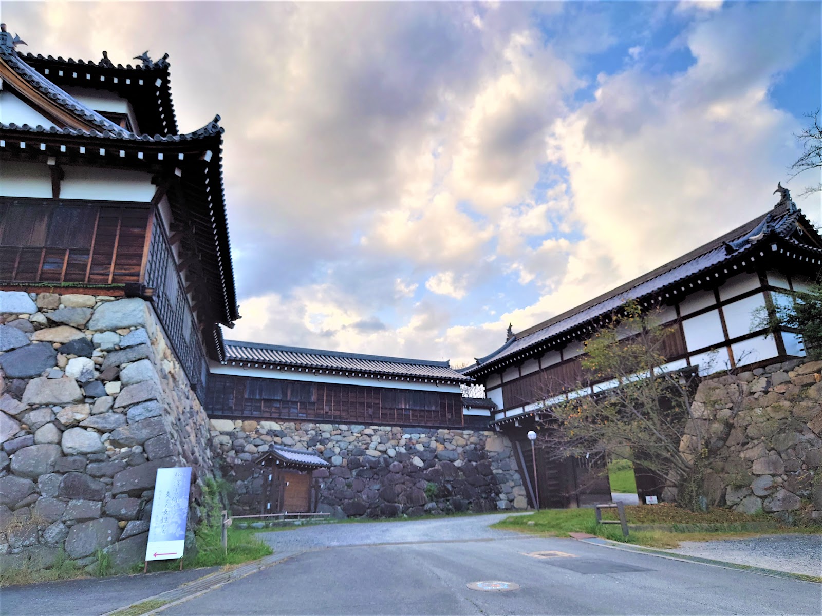 奈良県大和郡山市の郡山城跡の追手門