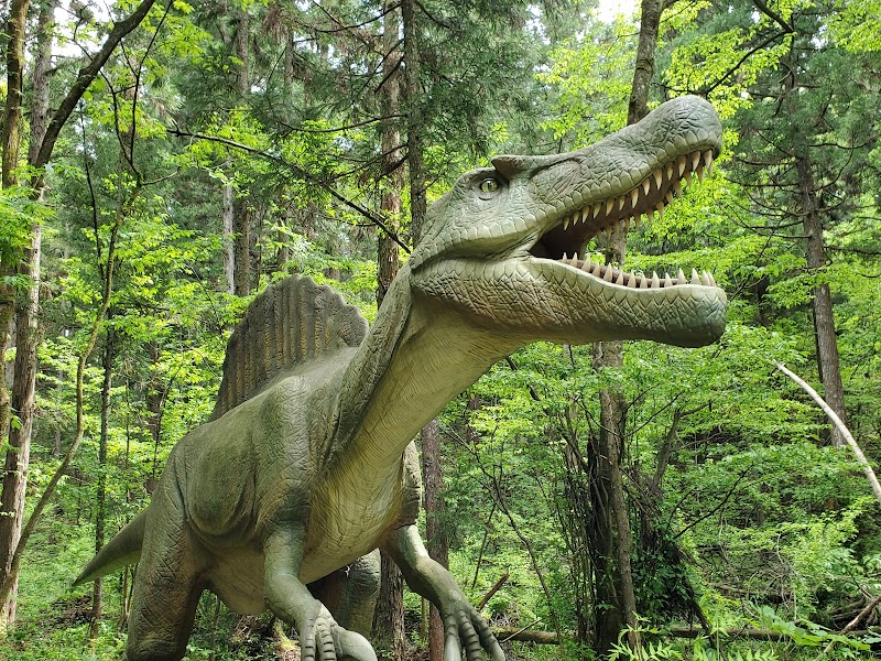 かつやま恐竜の森 展示
