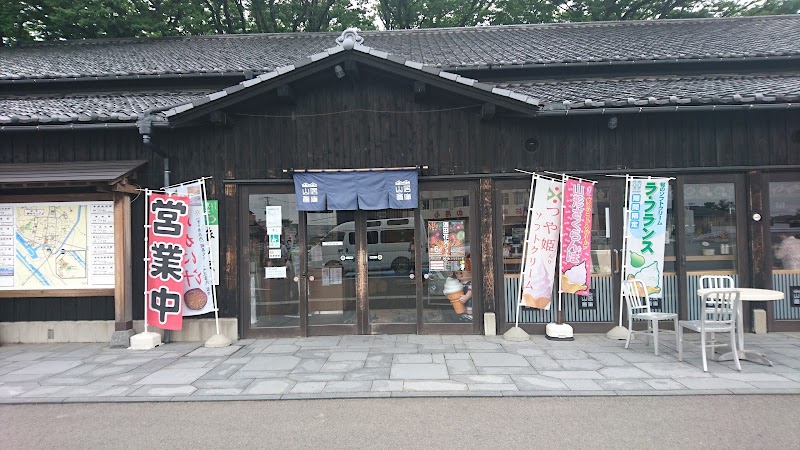 酒田市 山居倉庫・酒田夢の倶楽 写真1