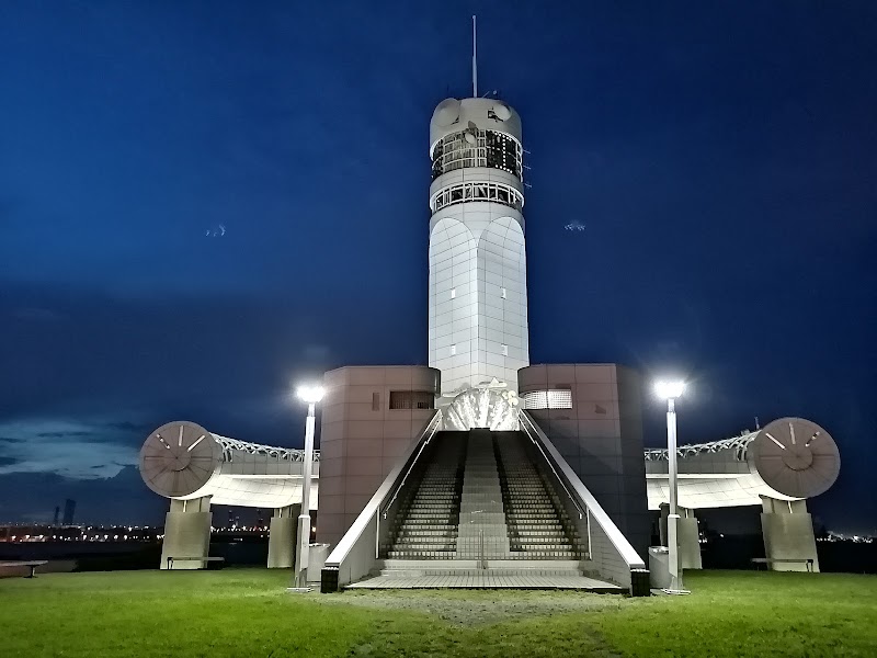 横浜港シンボルタワー 写真1