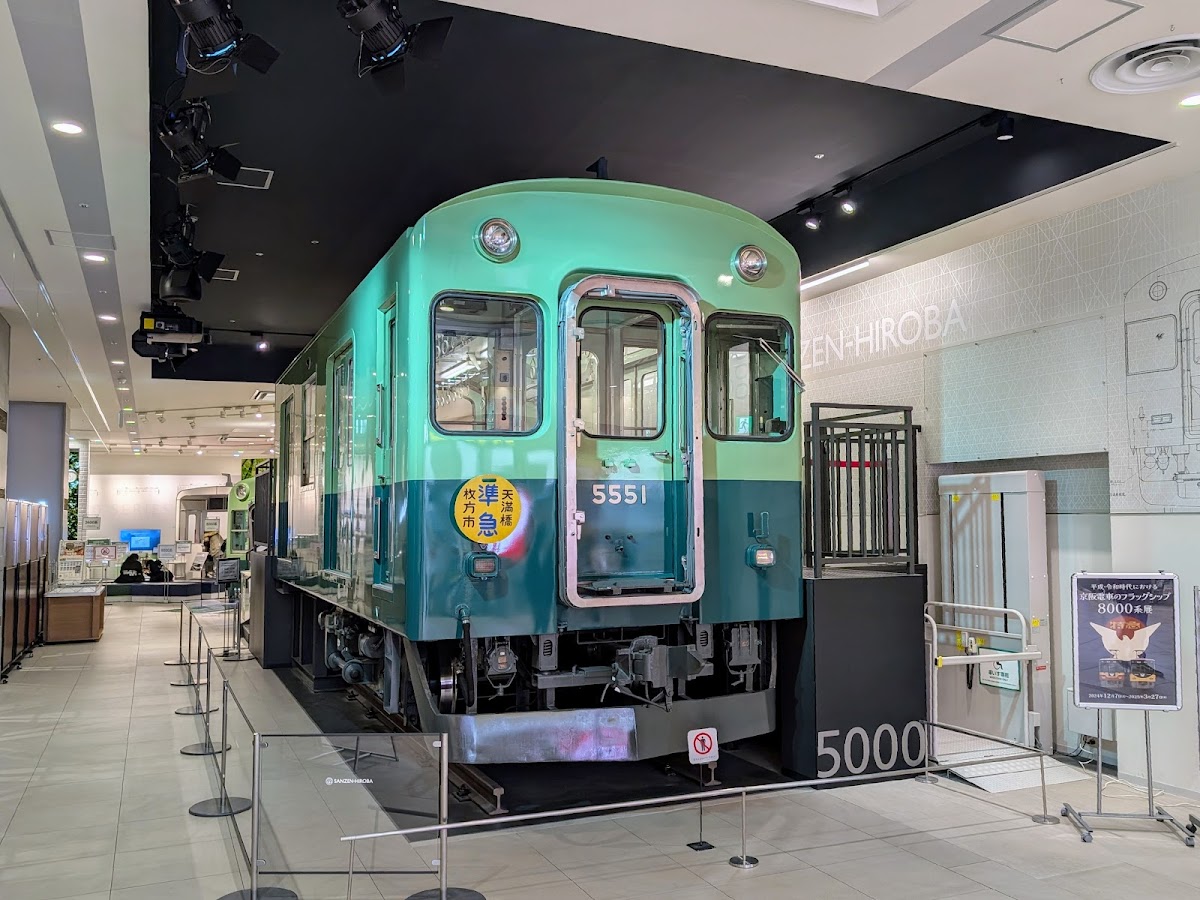 くずはモール SANZEN-HIROBA 🏢 内観・展示