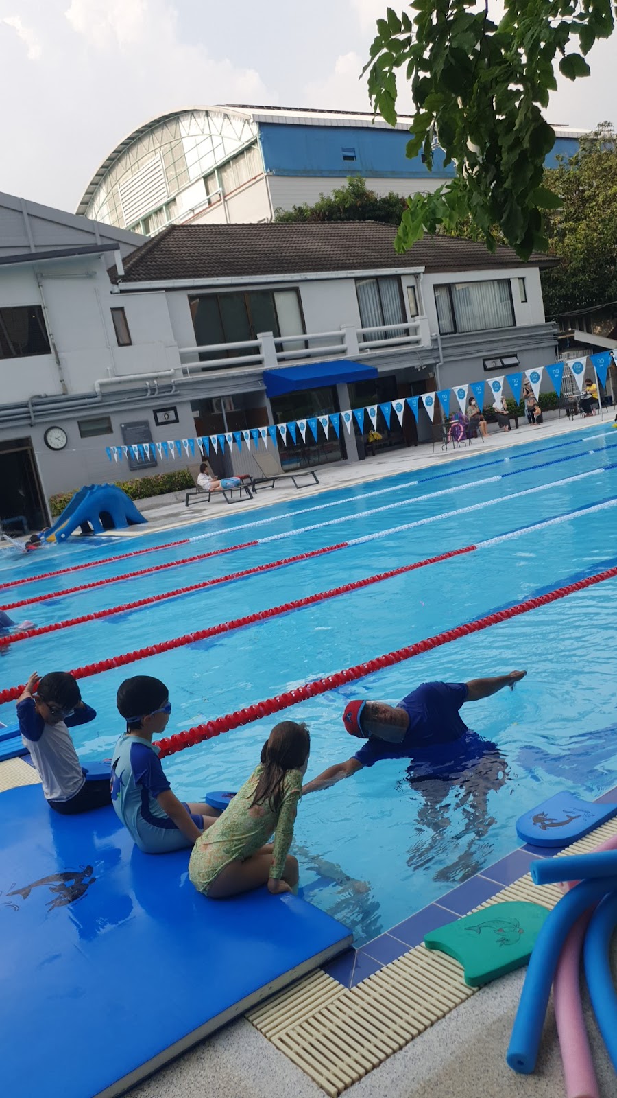 Bangkok Dolphins スイミング
